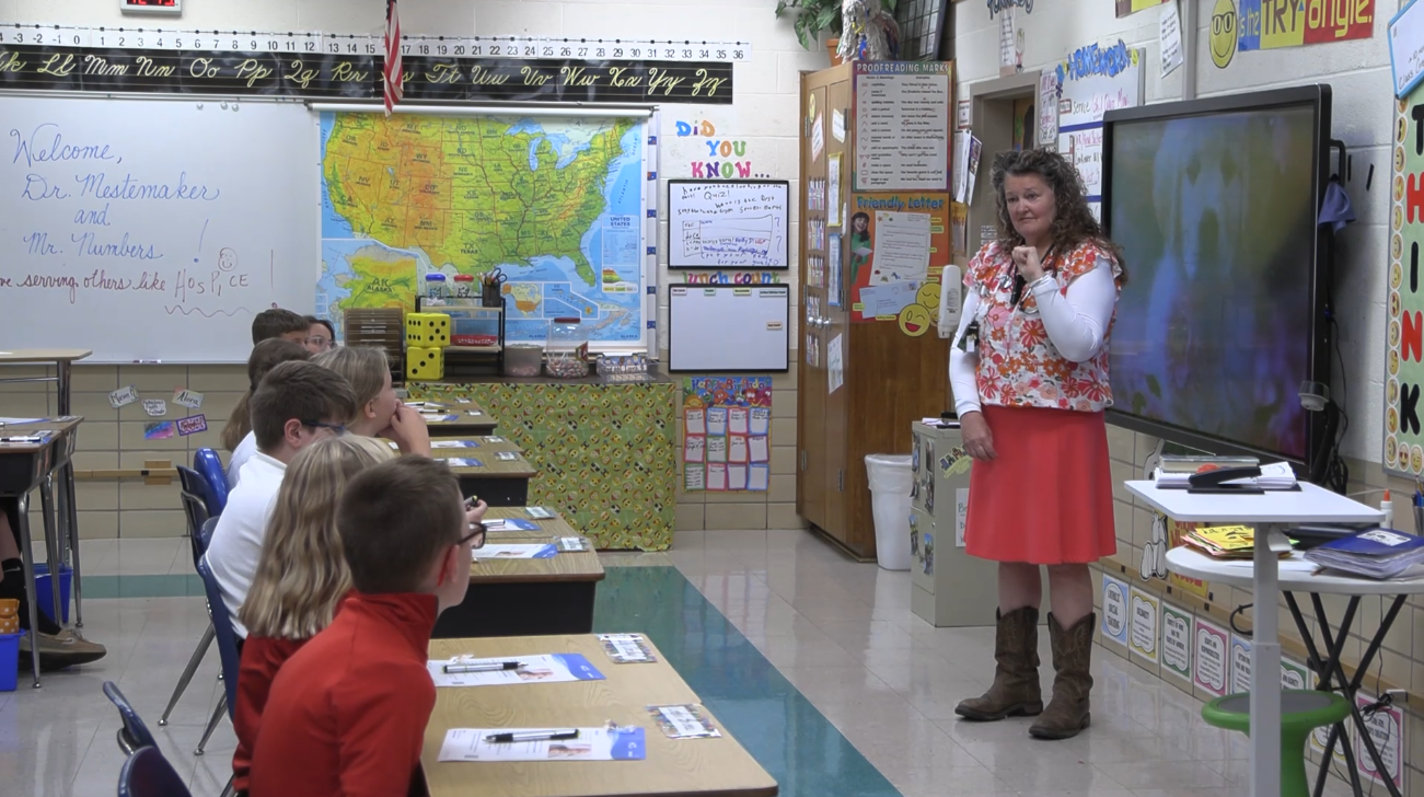 St. Charles fifth graders make greeting cards for hospice patients